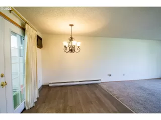 Photo #6: 23129274 Listing