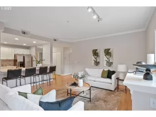 Photo #2: 23129762 Listing