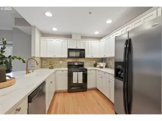 Photo #5: 23129762 Listing