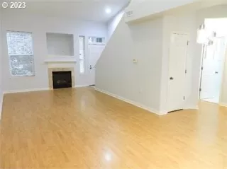 Photo #2: 23130361 Listing