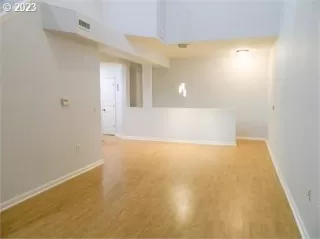 Photo #3: 23130361 Listing