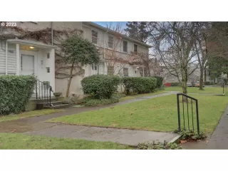 Photo #3: 23130588 Listing