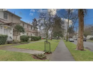 Photo #4: 23130588 Listing