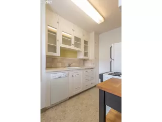 Photo #3: 23130645 Listing