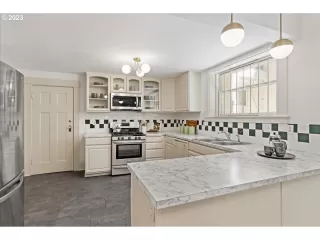 Photo #3: 23131215 Listing