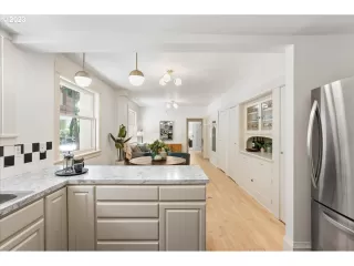 Photo #4: 23131215 Listing