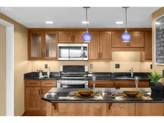 Photo #3: 23131553 Listing