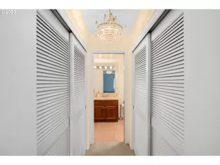 Photo #5: 23131553 Listing