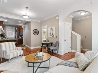 Photo #4: 23132147 Listing