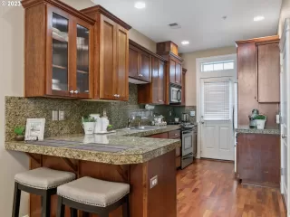 Photo #6: 23132147 Listing