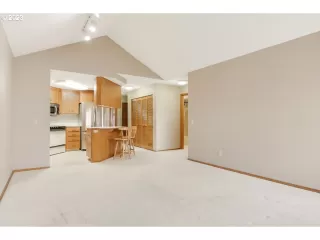 Photo #6: 23132234 Listing