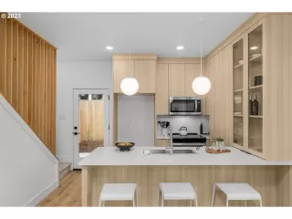 Photo #4: 23132372 Listing