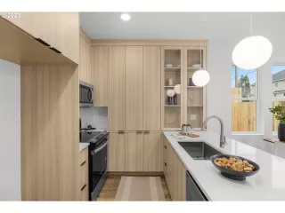 Photo #6: 23132372 Listing