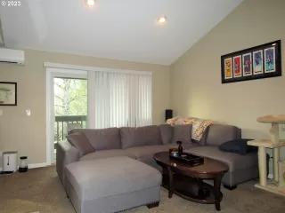 Photo #4: 23133234 Listing