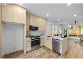 Photo #2: 23133327 Listing 