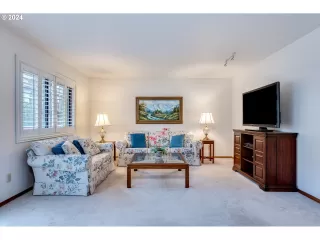 Photo #4: 23133409 Listing