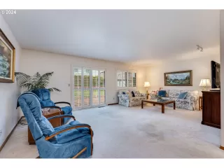 Photo #5: 23133409 Listing