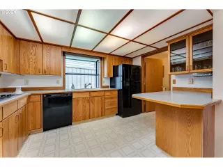 Photo #6: 23133409 Listing