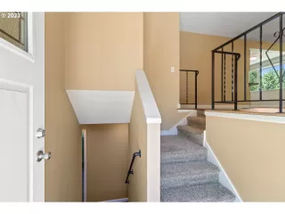 Photo #6: 23133754 Listing