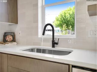 Photo #4: 23135031 Listing