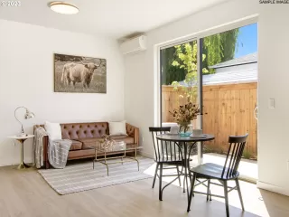 Photo #6: 23135031 Listing