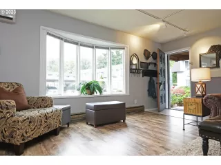 Photo #5: 23135101 Listing