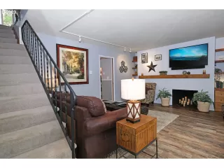 Photo #6: 23135101 Listing