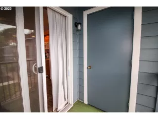 Photo #5: 23135156 Listing