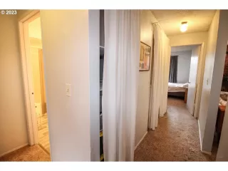 Photo #6: 23135156 Listing