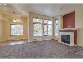 Photo #5: 23135178 Listing