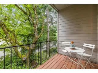 Photo #4: 23135745 Listing