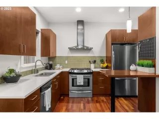 Photo #6: 23135745 Listing