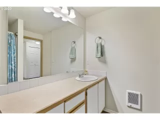 Photo #2: 23135761 Listing