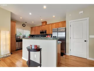 Photo #2: 23136043 Listing