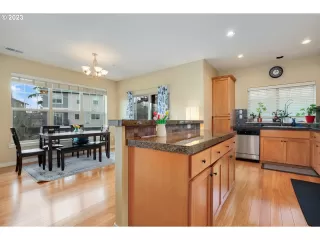 Photo #3: 23136043 Listing