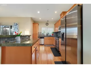 Photo #4: 23136043 Listing