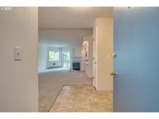 Photo #4: 23136202 Listing