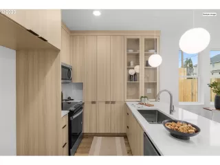 Photo #6: 23136383 Listing