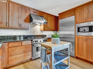 Photo #3: 23137189 Listing