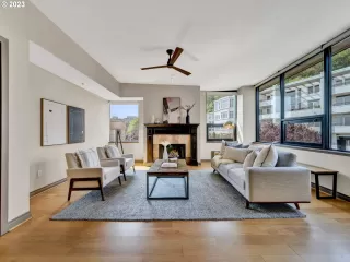 Photo #5: 23137189 Listing