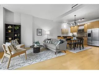 Photo #5: 23137361 Listing