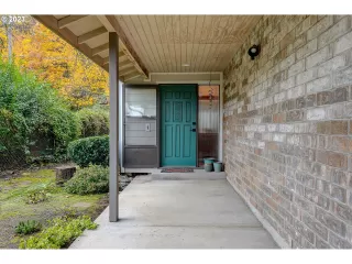 Photo #3: 23137401 Listing