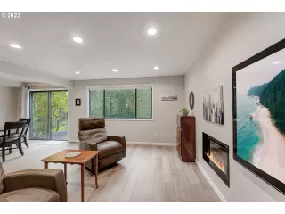 Photo #5: 23137401 Listing