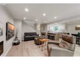 Photo #6: 23137401 Listing