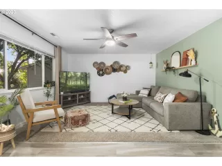 Photo #4: 23139852 Listing
