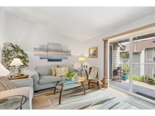 Photo #4: 23140689 Listing