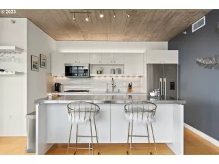 Photo #5: 23142840 Listing