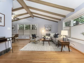 Photo #4: 23146383 Listing