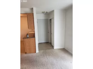 Photo #4: 23146895 Listing