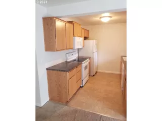 Photo #5: 23146895 Listing